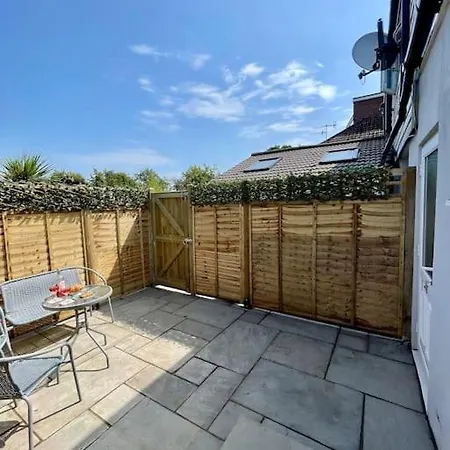Hillbarn Studio Free Parking & Private Patio Worthing Exterior photo
