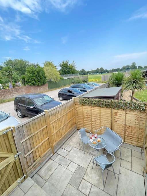 Hillbarn Free Parking & Private Patio * Worthing