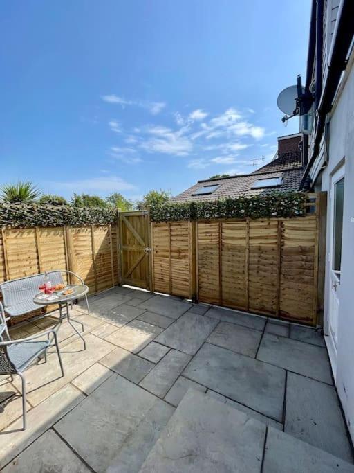 Hillbarn Free Parking & Private Patio