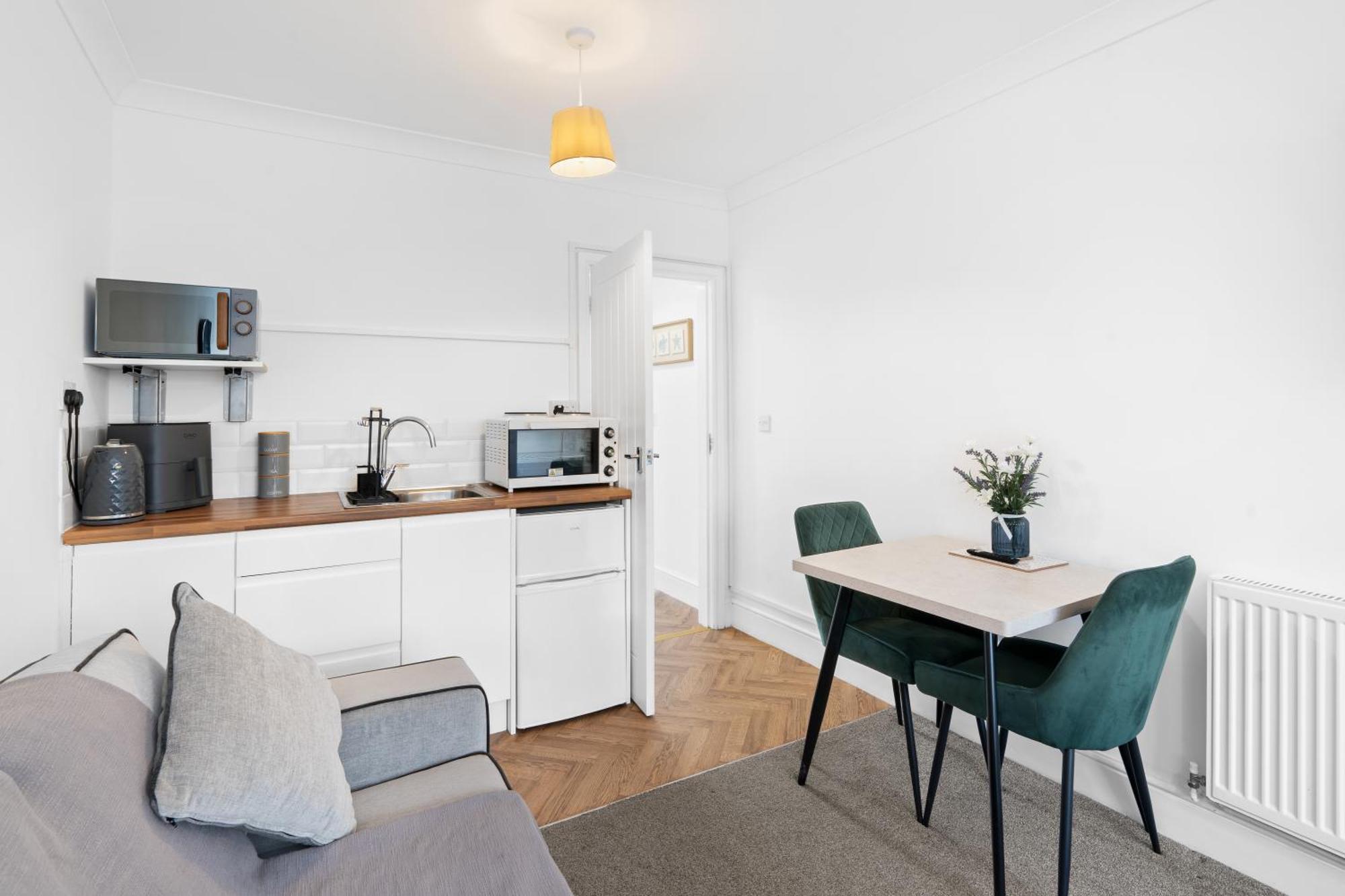 Hillbarn Free Parking & Private Patio
